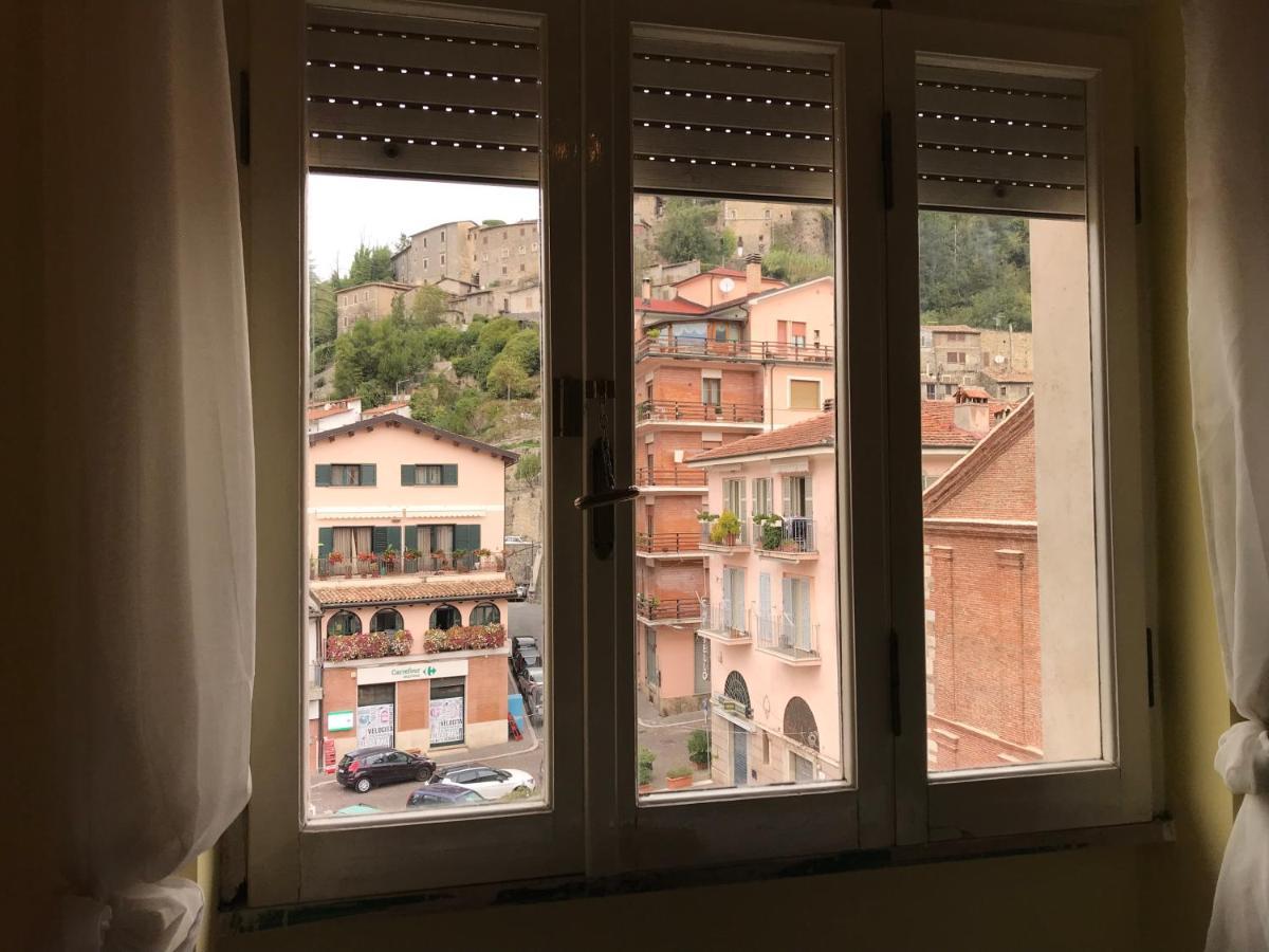 Al Campanile Centro Storico Ampio Luminoso E Panoramico Appartamento Trilocale Carsoli Exterior foto