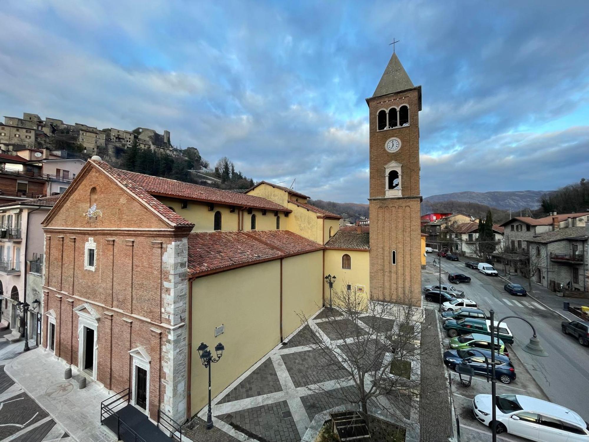 Al Campanile Centro Storico Ampio Luminoso E Panoramico Appartamento Trilocale Carsoli Exterior foto