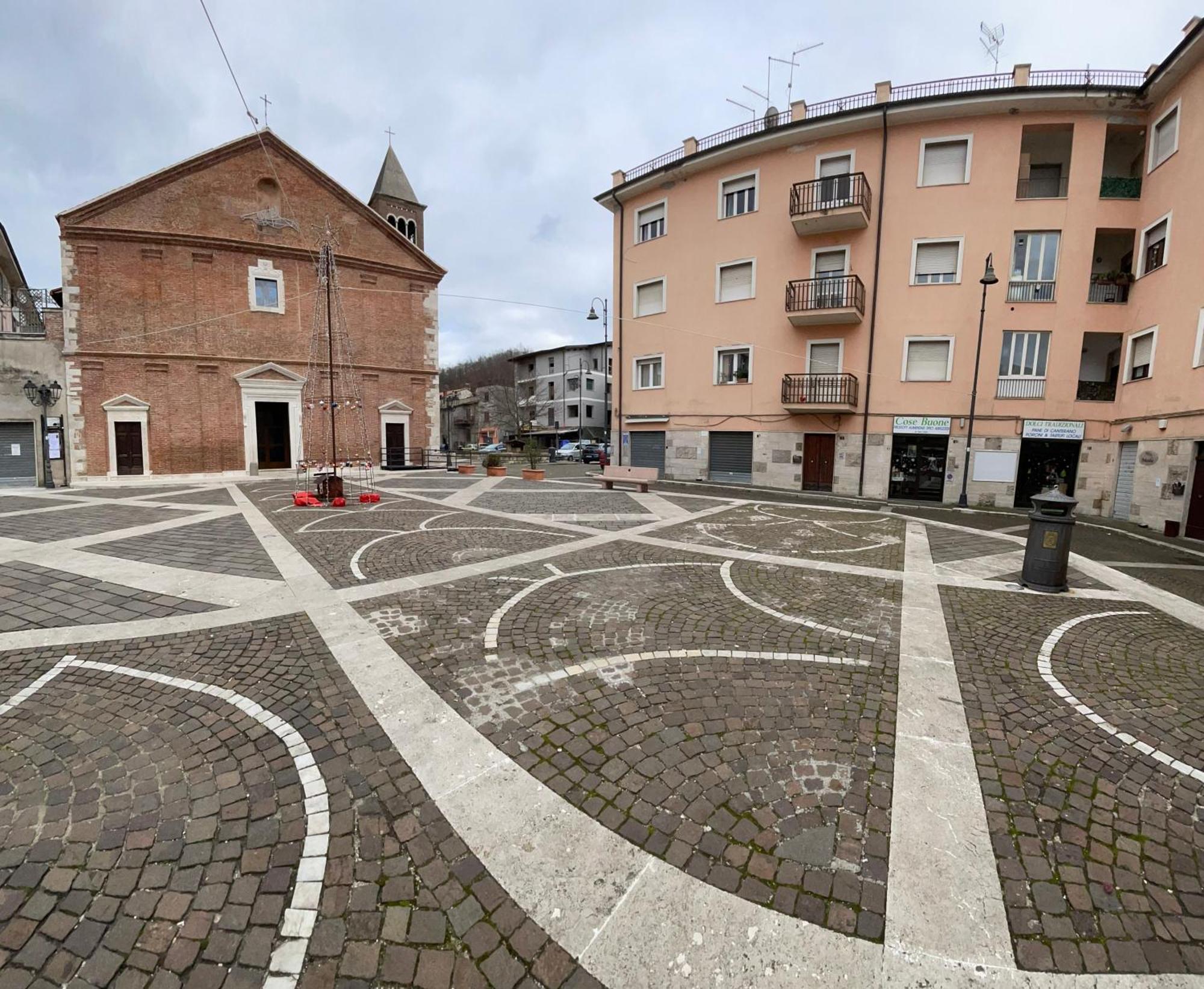 Al Campanile Centro Storico Ampio Luminoso E Panoramico Appartamento Trilocale Carsoli Exterior foto